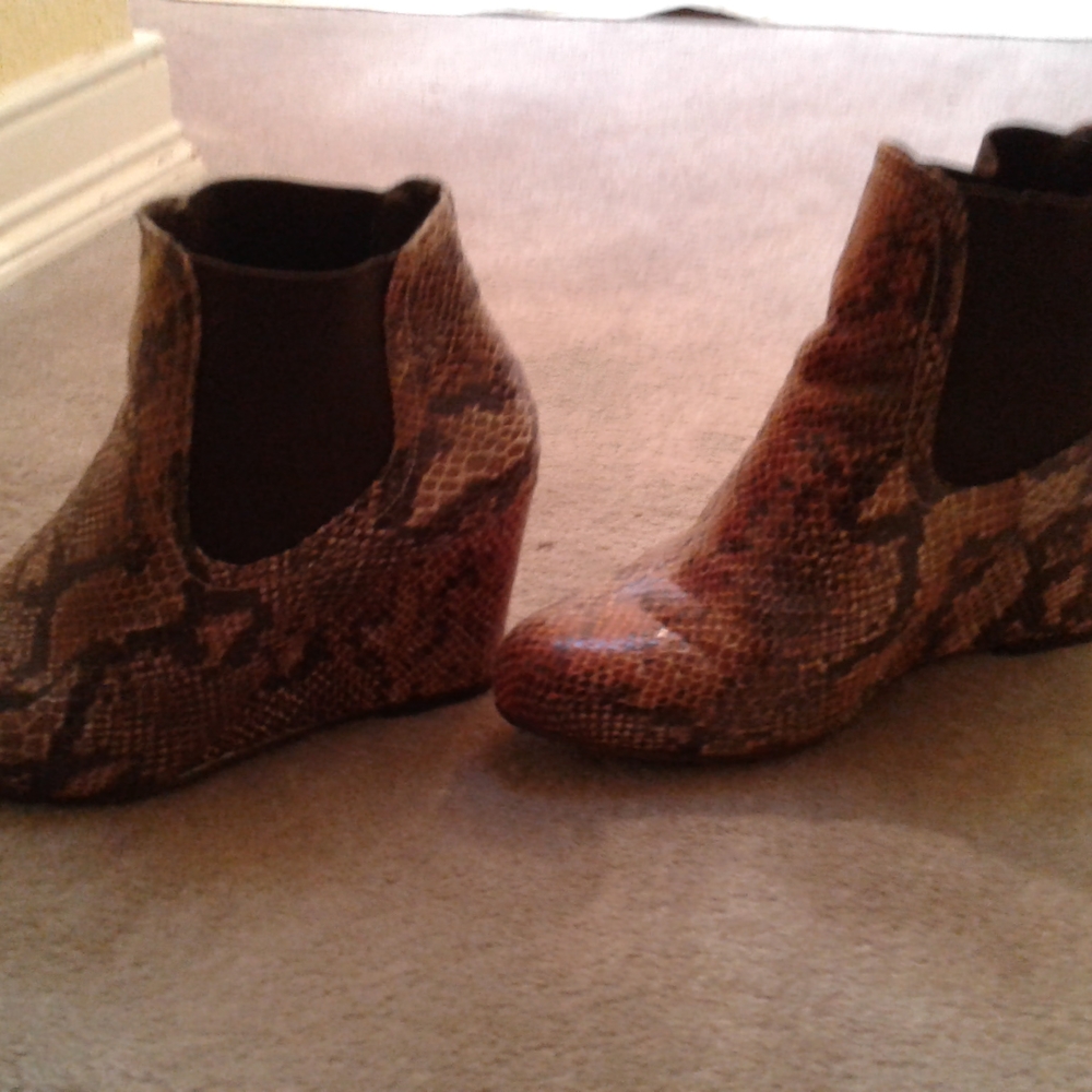 Boot - Picture 2 of 3